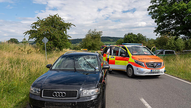 Radfahrer &uuml;bersieht Auto im Kreis Ha&szlig;berge - Mann stirbt noch an Unfallstelle