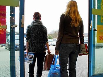 Auch die Mitarbeiter des Reisebüros in der Baur Kaufwelt müssen ihre Koffer packen. Foto: Manuel Stark