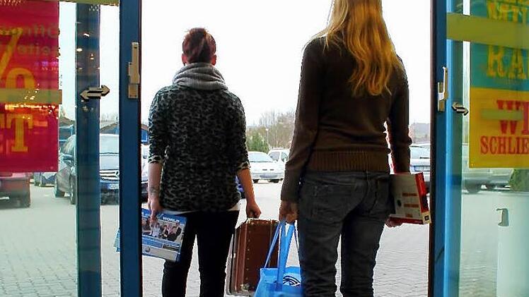 Auch die Mitarbeiter des Reisebüros in der Baur Kaufwelt müssen ihre Koffer packen. Foto: Manuel Stark
