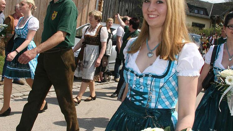 Mit den türkis-weißen Dirndln machten die Festdamen des Schnupfervereins eine echt gute Figur.