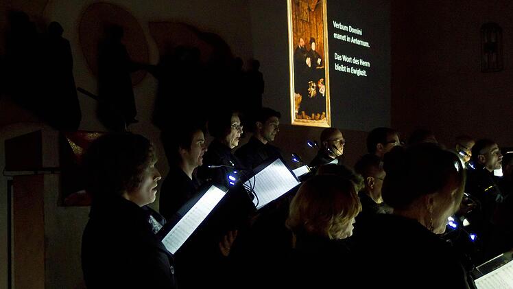 Die "Kleine Kantorey" und der Projektchor "Vox nova" beeindruckten bei ihrem gemeinsamen Auftritt in der Coburger Johanneskirche. Foto: Jochen Berger