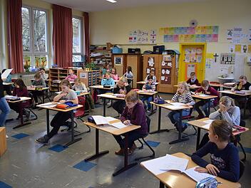 Mit Feuereifer machten sich die Kinder an die Aufgaben. Foto: Diana Leitsch