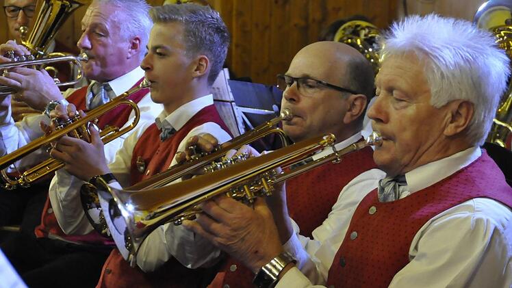 Vom österreichischen Militärmarsch, über Filmmusiken, Rock und Pop bis hin zu Polka und Walzer reichte die Bandbreite beim Frühlingskonzert des Musikvereins Kothen. Peter Klopf