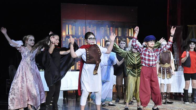 Das Gespenst von Canterville nach Oscar Wild wurde als Kindermusical im Kissinger Kurtheater aufgeführt. Foto: Peter Klopf
