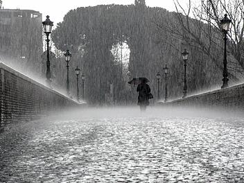 Regen, Regen, Regen. Am Wochenende sorgt Ex-Hurrikan "Lorenzo" für Regenfälle in Franken. Symbolfoto: pixabay.com/marmax