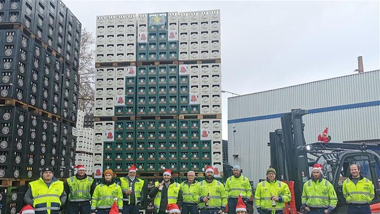 Bayreuth: Brauerei Maisel mit Weihnachtsaktion - Mitarbeiter bauen "Kastenkunstwerk"