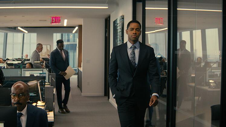 "If I can make it there, I&prime;ll make it anywhere": Finance-Guru Bill Gibson (Jay Ellis) setzt seine Mitarbeiter maximalem Druck aus.