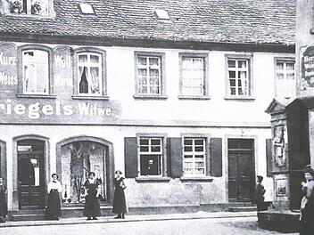 Nur diese Postkarte aus dem Jahr 1912 erinnert an den Brunnen in der Hauptstraße