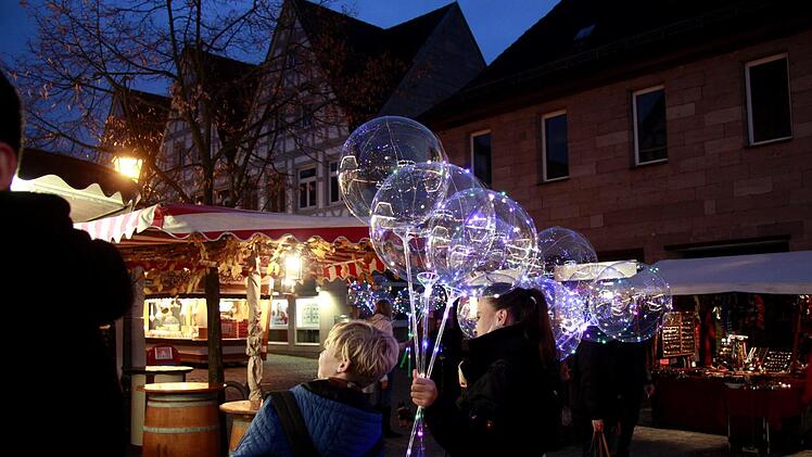 Impressionen vom Auftakt der Martini-Kirchweih    Foto: Richard Sänger