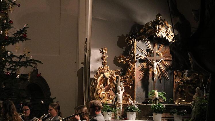Impressionen vom Weihnachtskonzert in Oberbach. Foto: Sebastian Schmitt