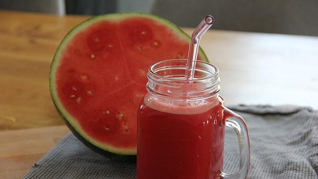 Dieser erfrischende Wassermelonen-Drink ist eine gute Alternative zu Limonaden.