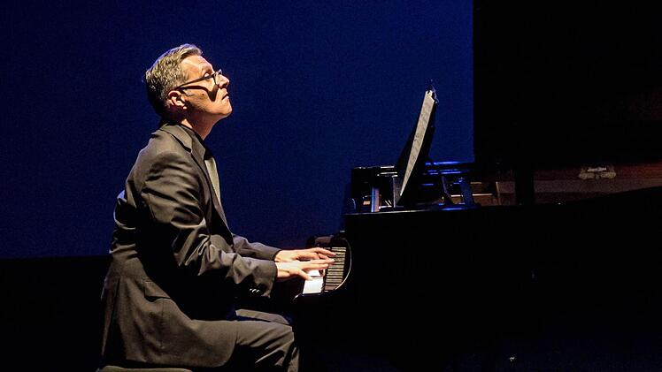 Impressionen vom Liederabend in der Coburger Reithalle: Antonio Grimaldi.Foto: Jochen Berger