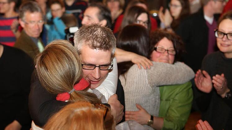 Den Umarmungen am Wahlabend folgten für Uwe Kirschstein am Montag die verbalen Umarmungen von über 200 Gratulanten. Foto: Barbara Herbst