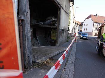 Im April kracht das Tor der Scheune zusammen. Foto: Archiv/Arkadius Guzy
