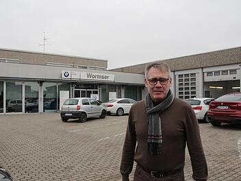 Bernd Niocol ist seit 20 Jahren bei BMW-Wormser und seit 16 Chef der Autohäuser. Die Zentrale in Herzogenaurach  wurde 1979 gebaut und hat im kommenden Jahr ausgedient.    Foto: Andreas Dorsch