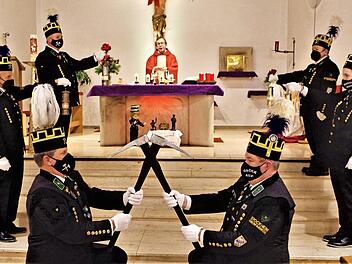 Der Knappenverein Stockheim und Umgebung war aktiv in den Gottesdienst zu Ehren der heiligen Barbara eingebunden. Mit im Bild Pfarrer Hans-Michael Dinkel