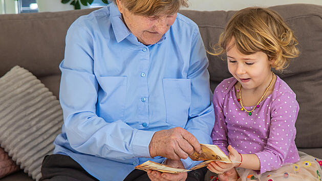 Oma, Geld, M&uuml;tterrente, Rente, Enkel