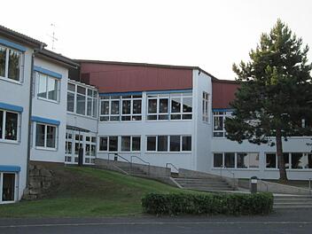 Erst 2013 hat der Markt Schondra rund 120.000 Euro ins Schulgebäude gesteckt. Foto: Diana Leitsch