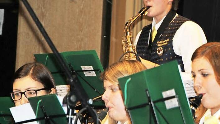 Gekonnt meisterte Tina Müller ihr Solo bei dem Stück "Music" von John Miles. Foto: Manfred Werner