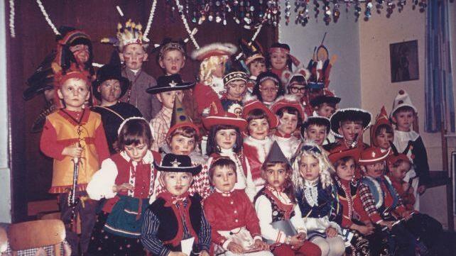 Fasching im Kindergarten mit Schwater Waltraud.  Foto: Chronik