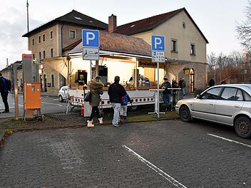 Die Stadt Haßfurt hat auf Anregung des Seniorenbeirats der Stadt Haßfurt einen zweiten Behindertenparkplatz am Bahnhof ausgewiesen.  Ulrike Langer