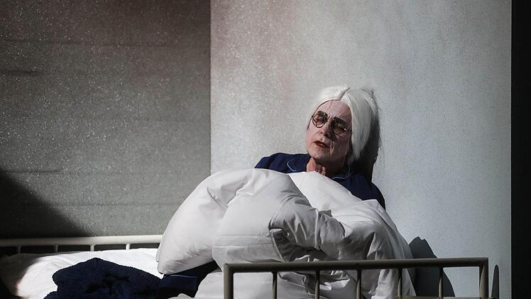 Szene aus "Forgotten Things" im Coburger Theater in der Reithalle.Foto: Henning Rosenbusch