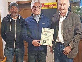 Zweiter Vorsitzender Tobias Huttner, Ehrenmitglied Paul Friesen und Vorsitzender G&uuml;nter Nastvogel (v.l.).