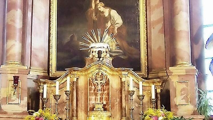 Das Mainrother Gotteshaus St. Michael wurde am Montag mit Fäkalien verdreckt. Auch das Altarbild wurde von den unbekannten Tätern mit Kot beschmissen. Die Lichtenfelser Polizeiinspektion ermittelt wegen Sachbeschädigung. Foto: Ingrid Kohles