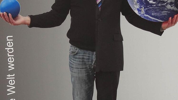 Für Günter war die Welt vorher groß, er war Manager. Heute besteht sie aus einem Gymnastikball. Er weiß nun, wie klein die Welt werden wird. Aber er lebt sein Leben nun einfach anders.  Foto: Johanna Eckert