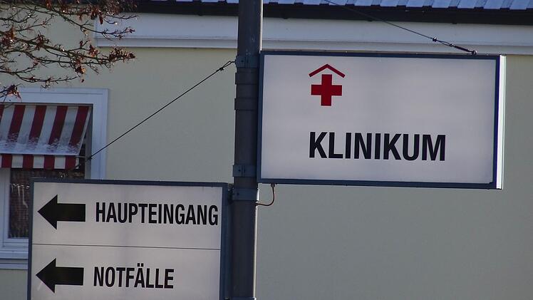 Notfälle können weiterhin im Klinikum aufgenommen werden, versichert ein Sprecher von Regiomed. Auf einigen Stationen gilt jedoch wegen Corona Aufnahmestopp. Foto: Jochen Berger/CT-Archiv