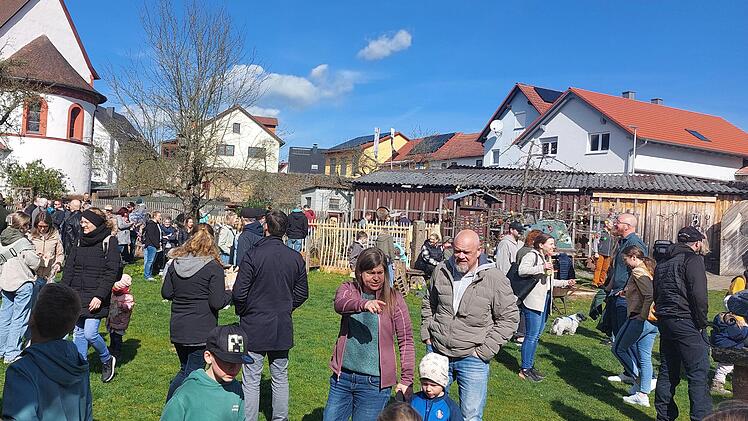 Osternestsuche f&uuml;r Gro&szlig; und Klein im Begegnungsgarten Thulba.