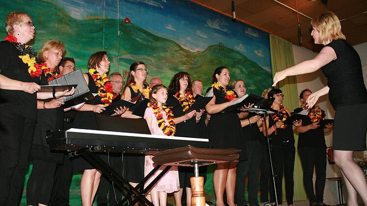 2008 wurde der Jungchor Pro Ton gegründet, der von Angela Adomnita geleitet wird. Im Chor singen heute über 20 Mitglieder. Fotos: Gabriele Sell