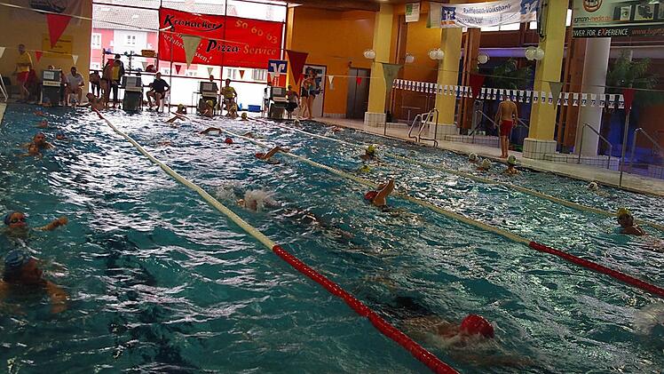 24-Stunden-Schwimmen im Crana Mare Kronach. Foto: Heike Sch&uuml;lein