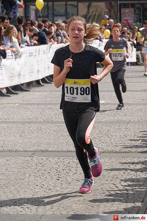 Weltkulturerbelauf 2017 in Bamberg: Der Zieleinlauf am Maxplatz