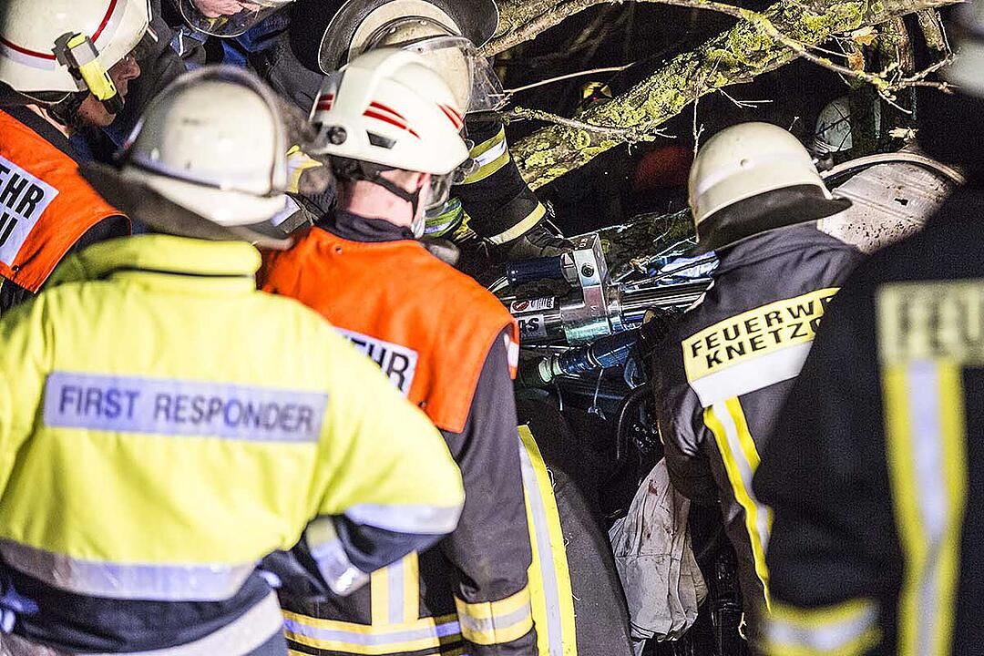 Haßfurt: Fahrer nach Unfall auf der A70 stundenlang eingeklemmt