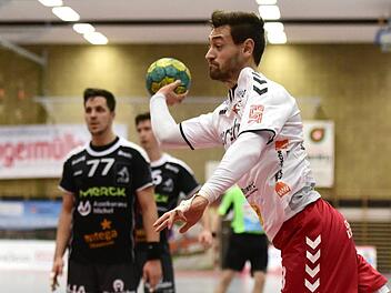 Vor einem richtungsweisenden Spiel stehen Felix Wolf (beim Wurf) und der HSC Bad Neustadt-Rhön am Samstag gegen die SG Bruchköbel.  Anand Anders