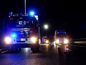 Lastwagen erfasst Fu&szlig;g&auml;nger auf der A3: 55-J&auml;hriger verstirbt an Unfallstelle