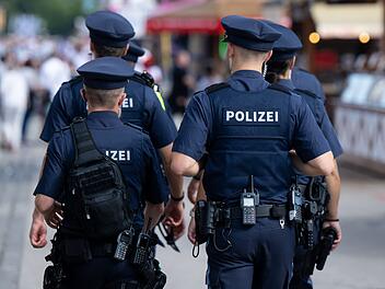 Festnahme auf der Wiesn: Mann zeigt ganzer Polizistengruppe mehrfach Hitlergruß