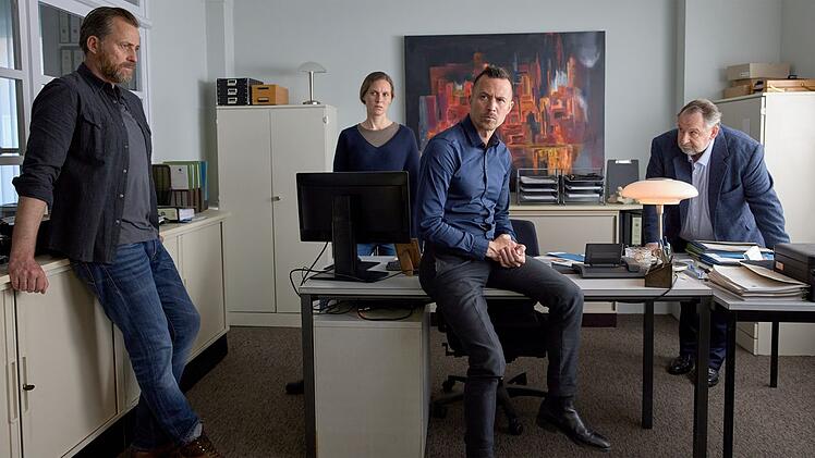 Brainstorming auf der Polizeiwache (von links): Kommissar Frank Weller (Christian Erdmann), seine Frau und Kollegin Ann Kathrin Klaasen (Picco von Groote), Kollege Rupert (Barnaby Metschurat) und der gemeinsame Chef Martin Büscher (Wolf Bachofner).