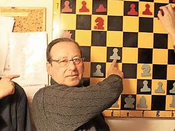 Darum geht es dieser Troika in ihrem Michelauer Schachverein: sportlicher Erfolg, solides Wirtschaften, gute Nachwuchsarbeit: die Vorstände Klaus Beier, Klaus Krappmann und Gert Grüner.  Foto: Markus Häggberg
