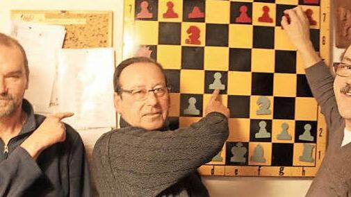 Darum geht es dieser Troika in ihrem Michelauer Schachverein: sportlicher Erfolg, solides Wirtschaften, gute Nachwuchsarbeit: die Vorstände Klaus Beier, Klaus Krappmann und Gert Grüner.  Foto: Markus Häggberg