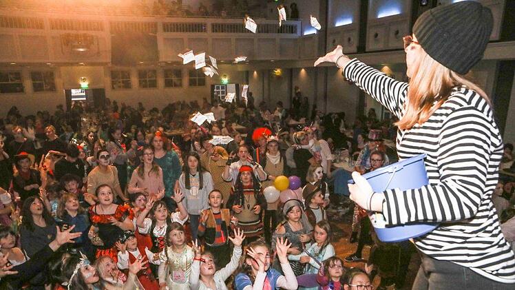 Schöne Faschingsparty für die Jüngsten: der große Kulmbacher  Kinderfasching des Kreisjugendrings, der Landkreisjugendarbeit und der Bayerischen Rundschau.Barbara Herbst