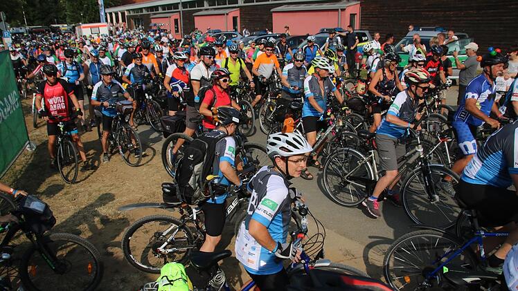 Gedränge am Start. Foto: Matthias Einwag