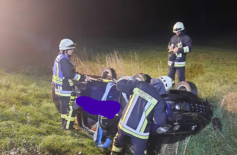 Untersiemau: Seniorin (71) will hoppelndem Hasen ausweichen - und baut folgenschweren Unfall