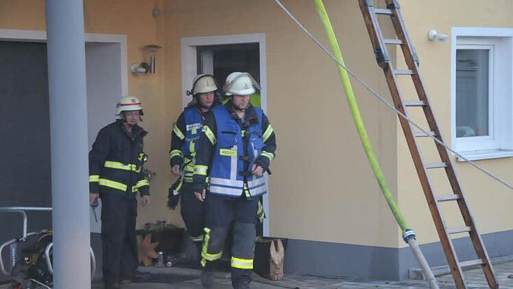 Die Bauweise des Hauses erschwerte die Löscharbeiten in Burgstall. Foto: Roland Meister
