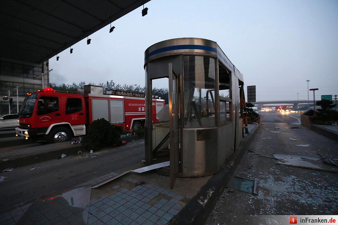 Huge explosion rocks Chinese port city of Tianjin