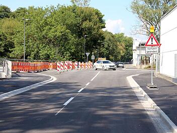 An der Einm&uuml;ndung der Ernst-Faber-Stra&szlig;e in die Uferstra&szlig;e wurde die Vorfahrtsregelung ge&auml;ndert, als die neue Br&uuml;cke zum G&uuml;terbahnhofsareal er&ouml;ffnet wurde.CT-Archiv/Ulrike Nauer