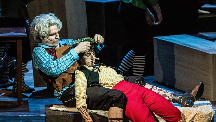Probenimpressionen aus dem Landestheater: Die Familienoper "Pinocchio" feiert am Samstag Premiere in Coburg. In der Titelpartie: Francesca Paratore. Den Geppetto singt Franz Xaver Schlecht.Foto: Jochen Berger