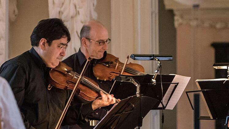 Unter dem Motto "Von der Wiener Klassik zum Wiener Walzer" stand das Abschlusskonzert der Coburger Johann Strauss Musiktage mit dem Bamberger Streichquartett im Riesensaal der Ehrenburg.Foto: Jochen Berger