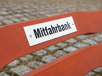 Auch in Pretzfeld wird über die Aufstellung von Mitfahrbänken diskutiert. Der Marktgemeinderat will mögliche Standorte in den Bürgerversammlungen erörtern.Matthias Merz, dpa